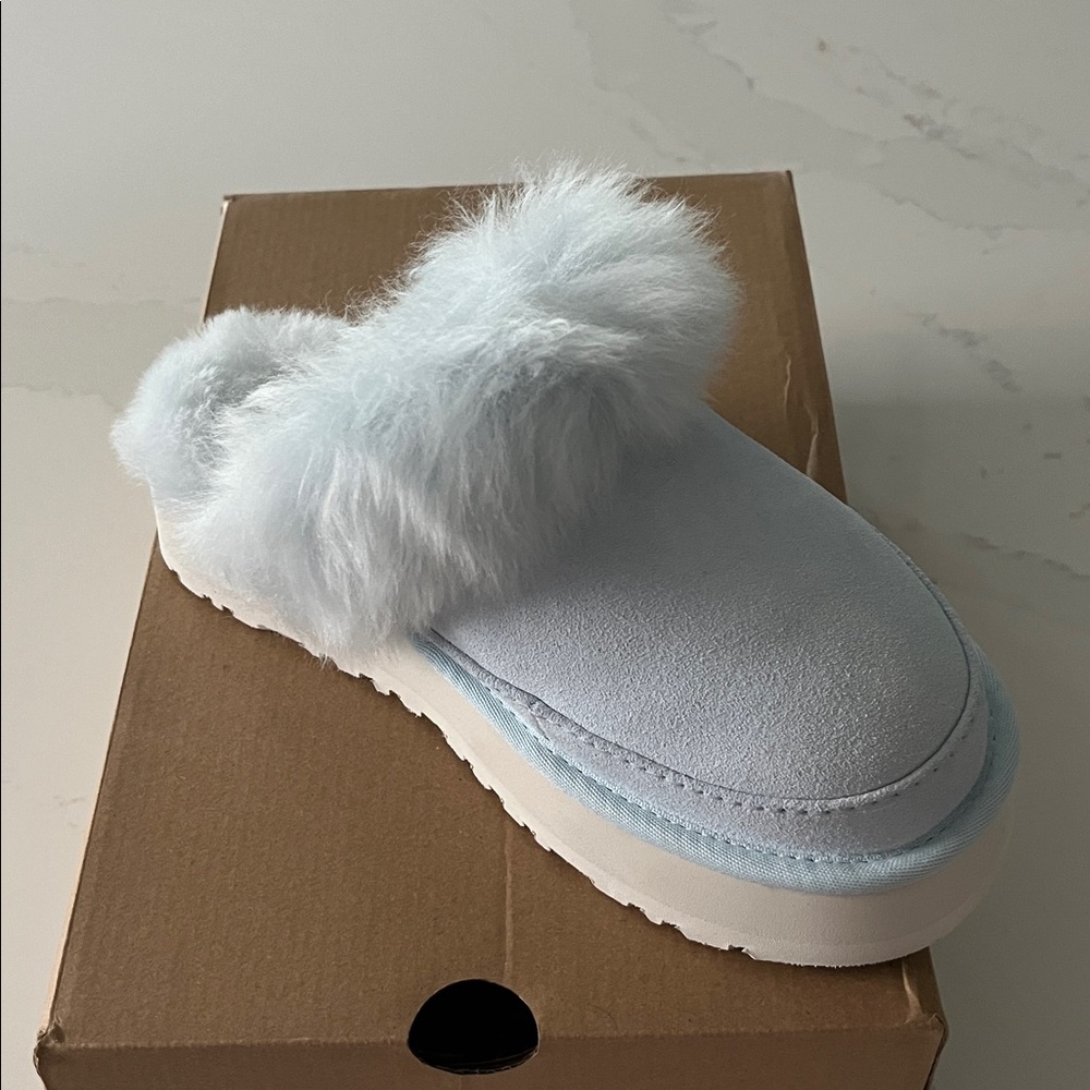 UGG® DISQUETTE CHALET SLIPPERS - Picture 5 of 8